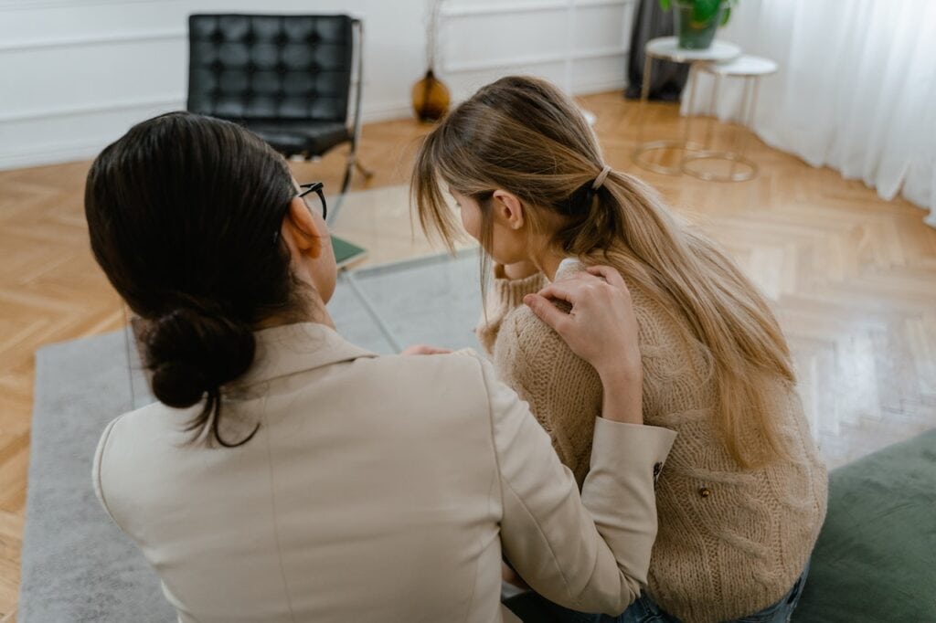 woman comforting friend addicted to fentanyl